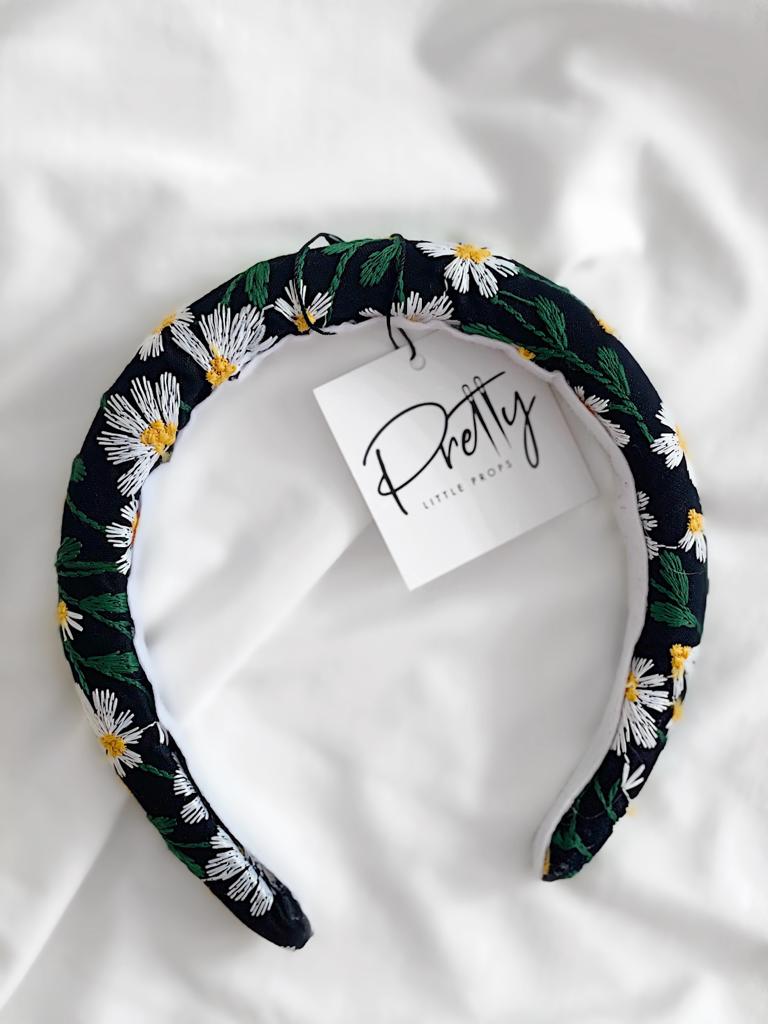 Pretty Little Props Daisy black band