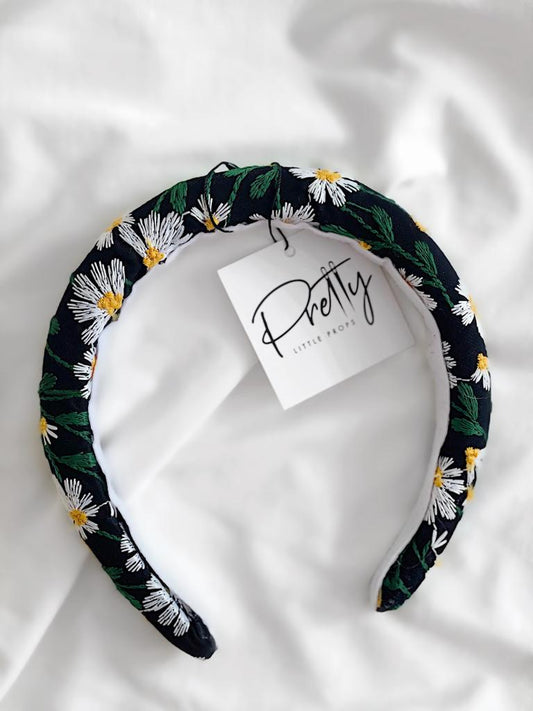 Pretty Little Props Daisy black band